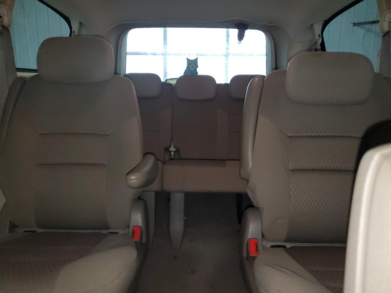 2009 Chrysler Town & Country - Image 10