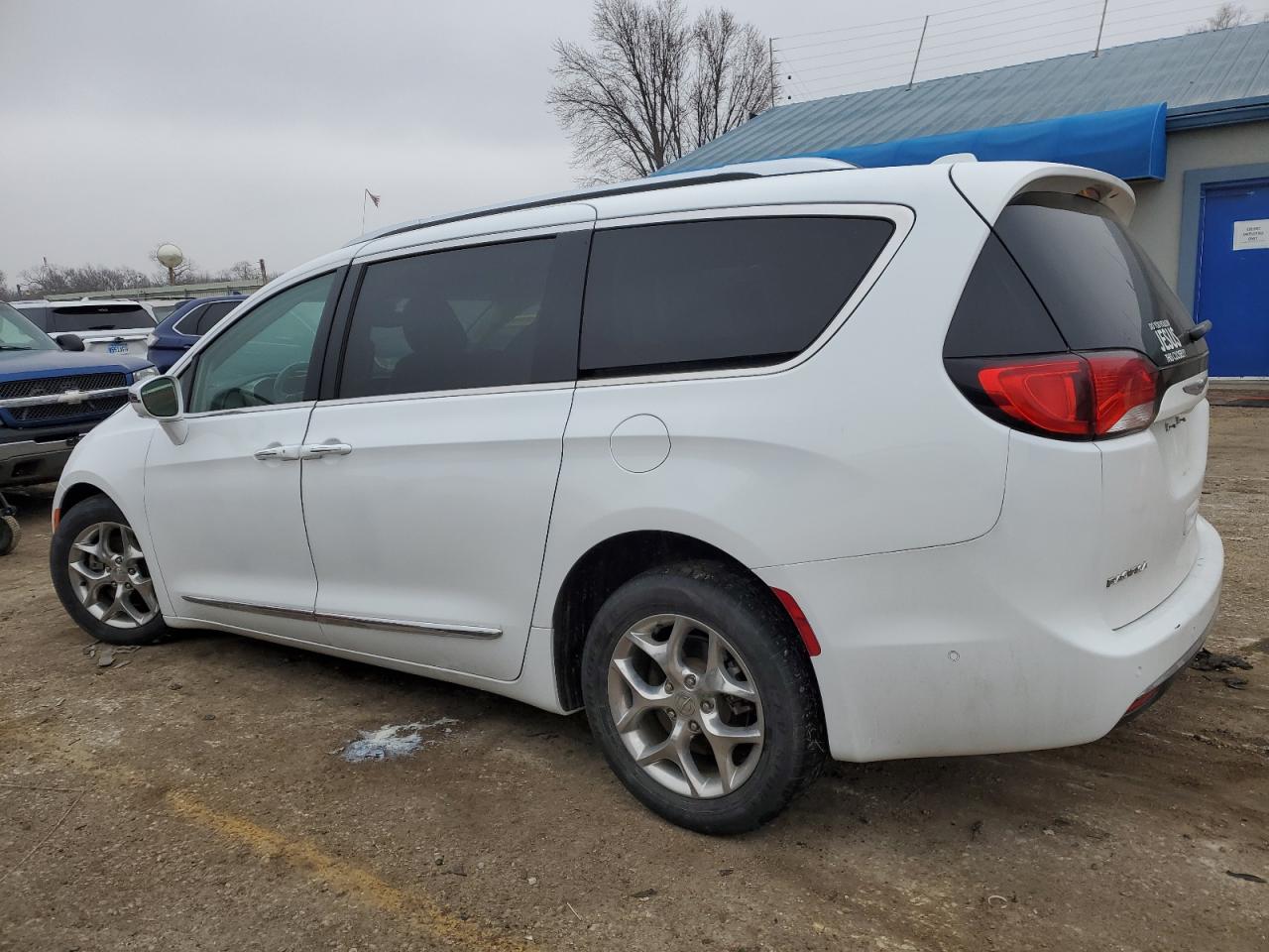 2018 Chrysler Pacifica - Image 2