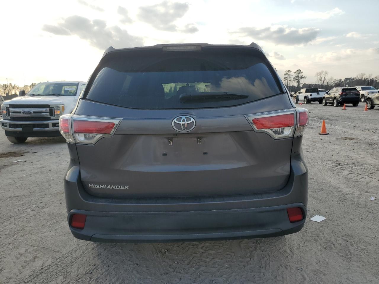 2016 Toyota Highlander - Image 6