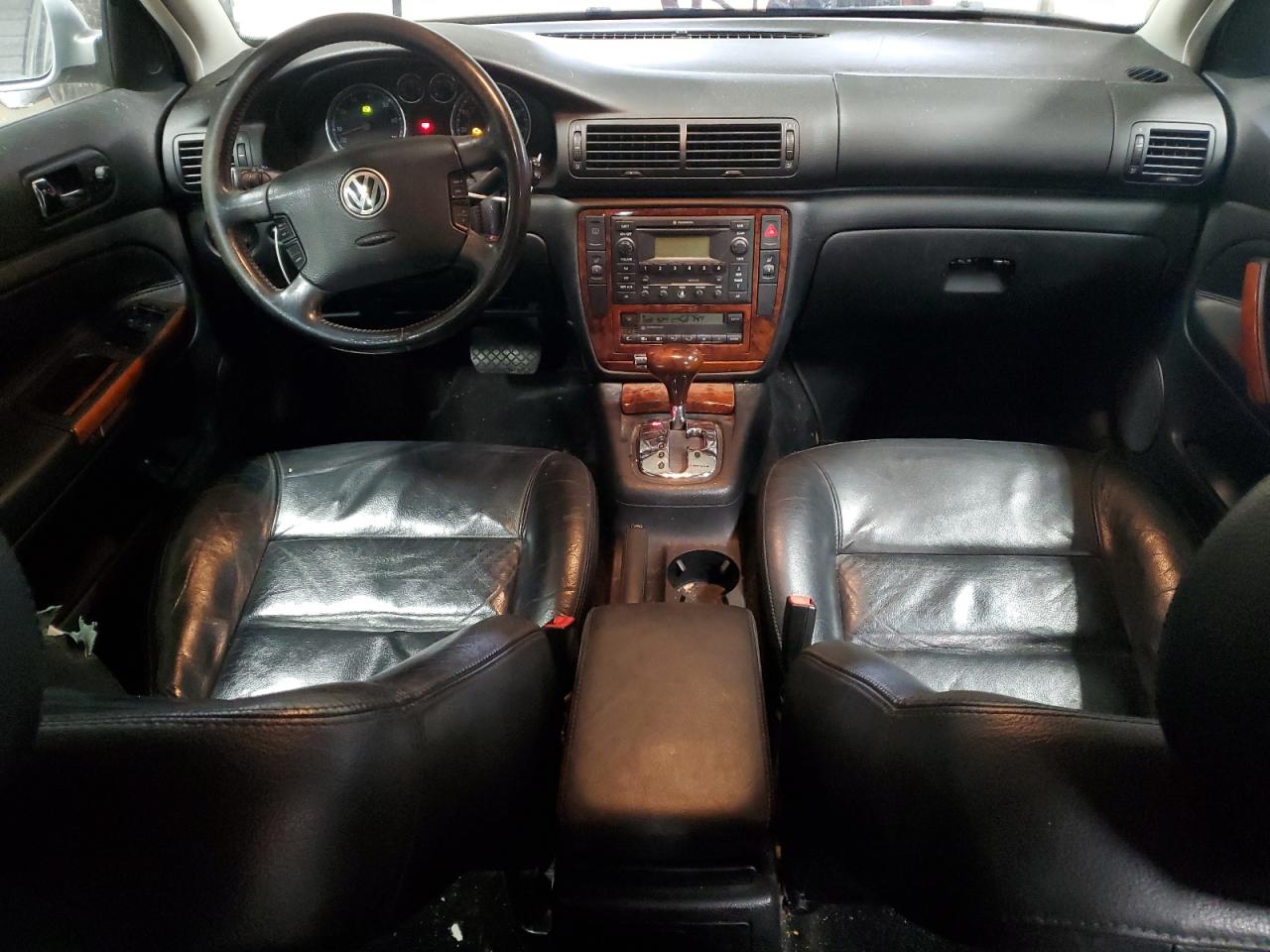 2003 Volkswagen Passat - Image 8