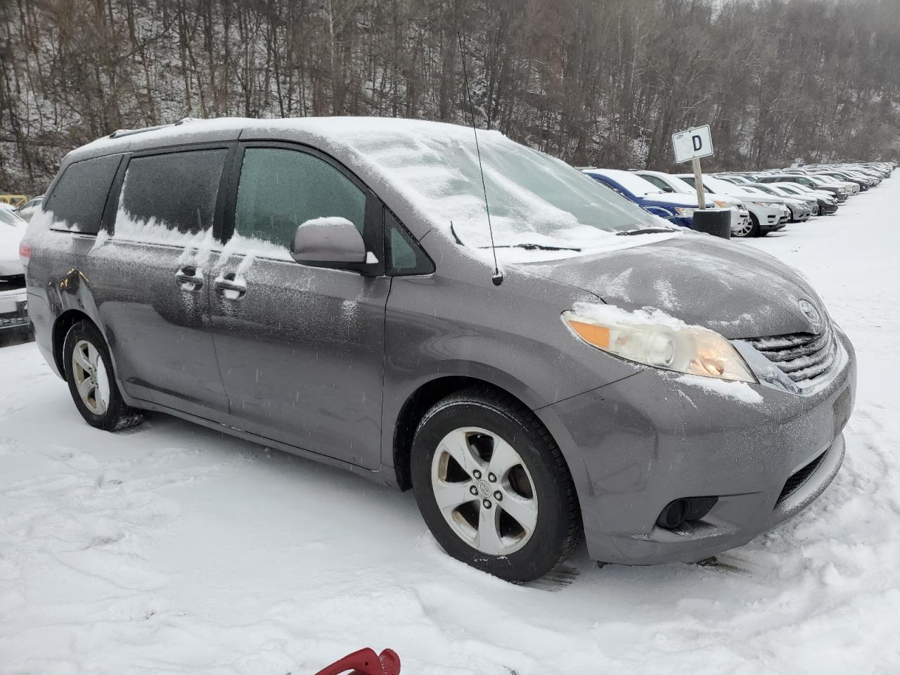 2012 Toyota Sienna - Image 4