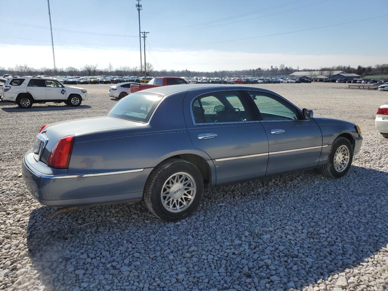 1999 Lincoln Town Car - Image 3
