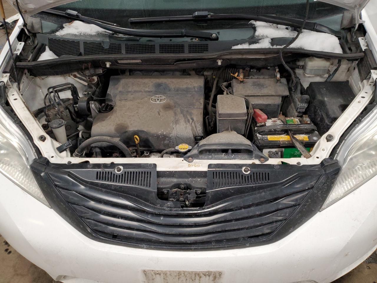 2012 Toyota Sienna - Image 12