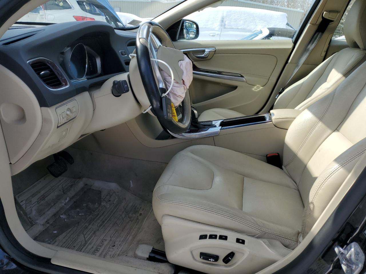 2015 Volvo V60 - Image 7