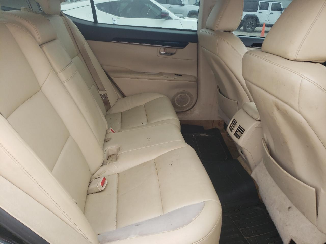 2014 Lexus ES - Image 10
