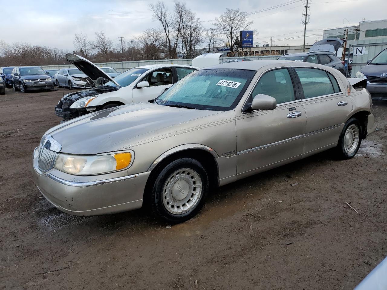 2001 Lincoln Town Car - Image 1