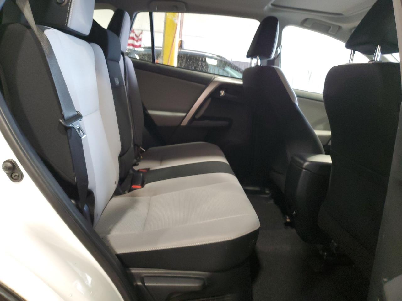 2017 Toyota RAV 4 - Image 11