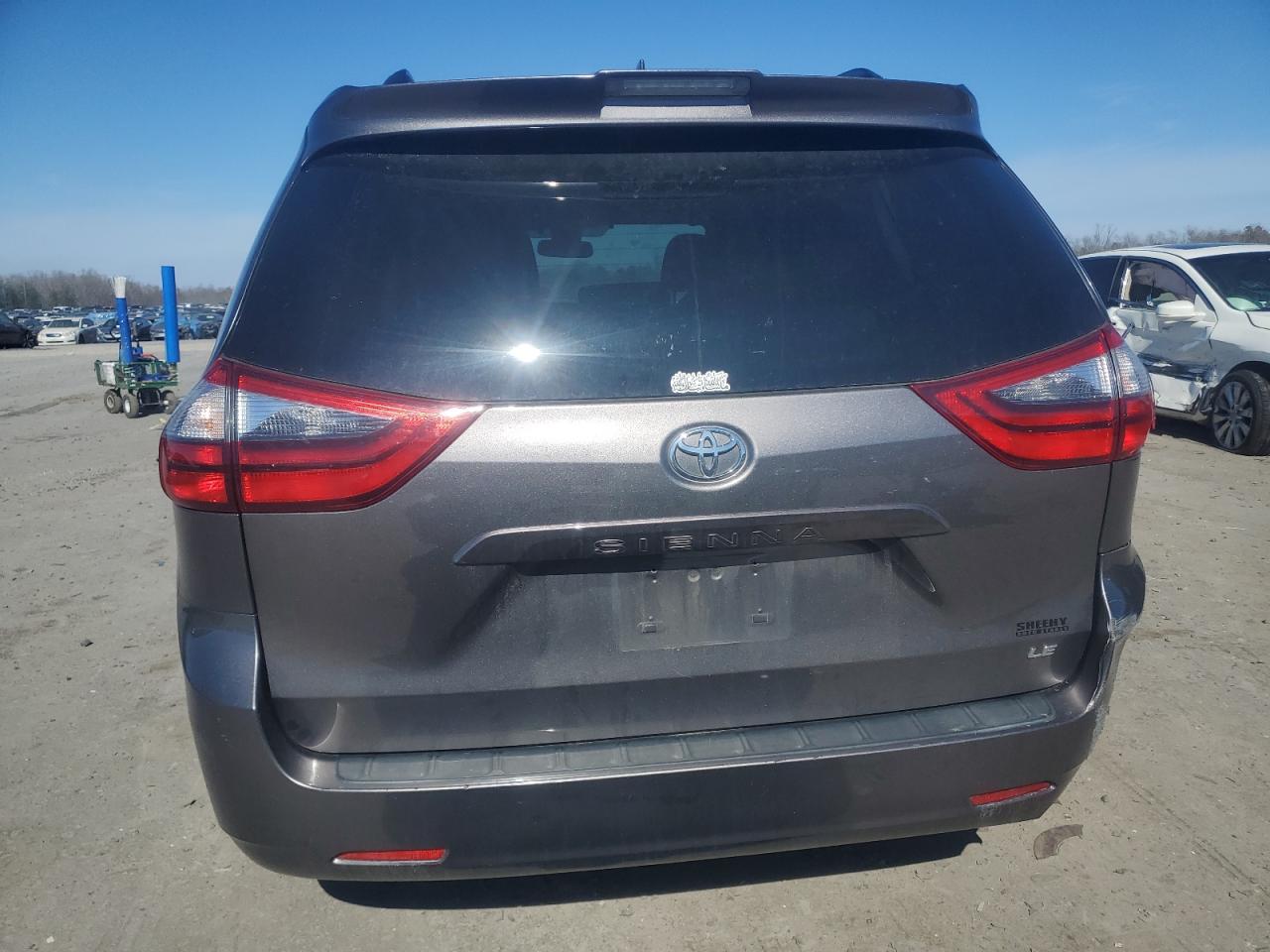 2020 Toyota Sienna - Image 6
