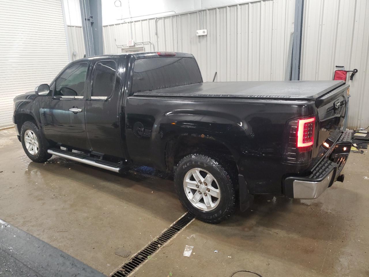 2011 GMC Sierra - Image 2