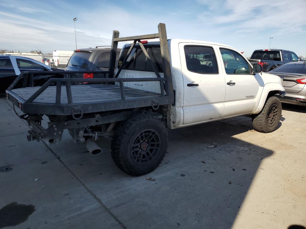 2014 Toyota Tacoma - Image 3