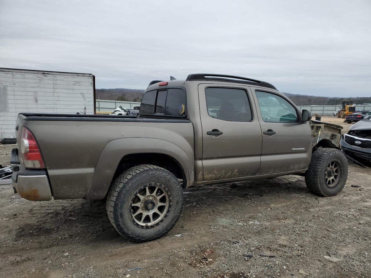 2015 Toyota Tacoma - Image 3