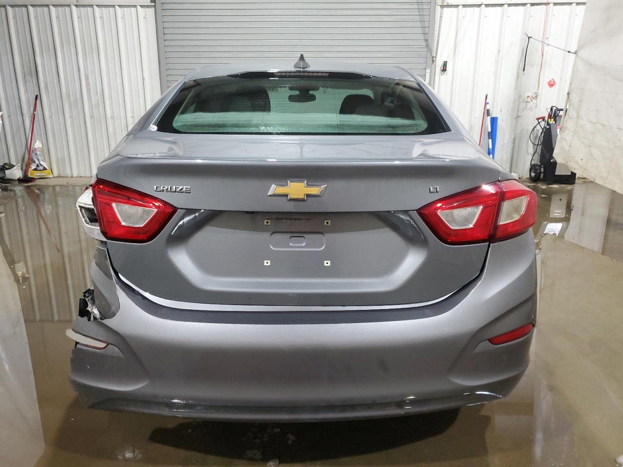 2018 Chevrolet Cruze - Image 6