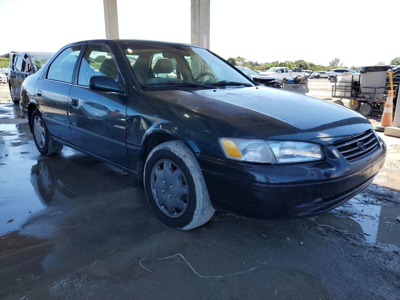 1998 Toyota Camry - Image 4