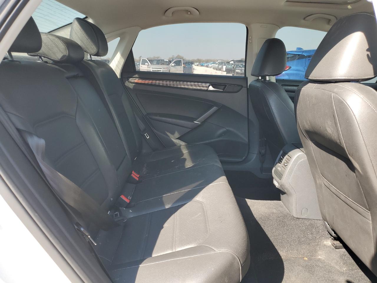 2020 Volkswagen Passat - Image 10