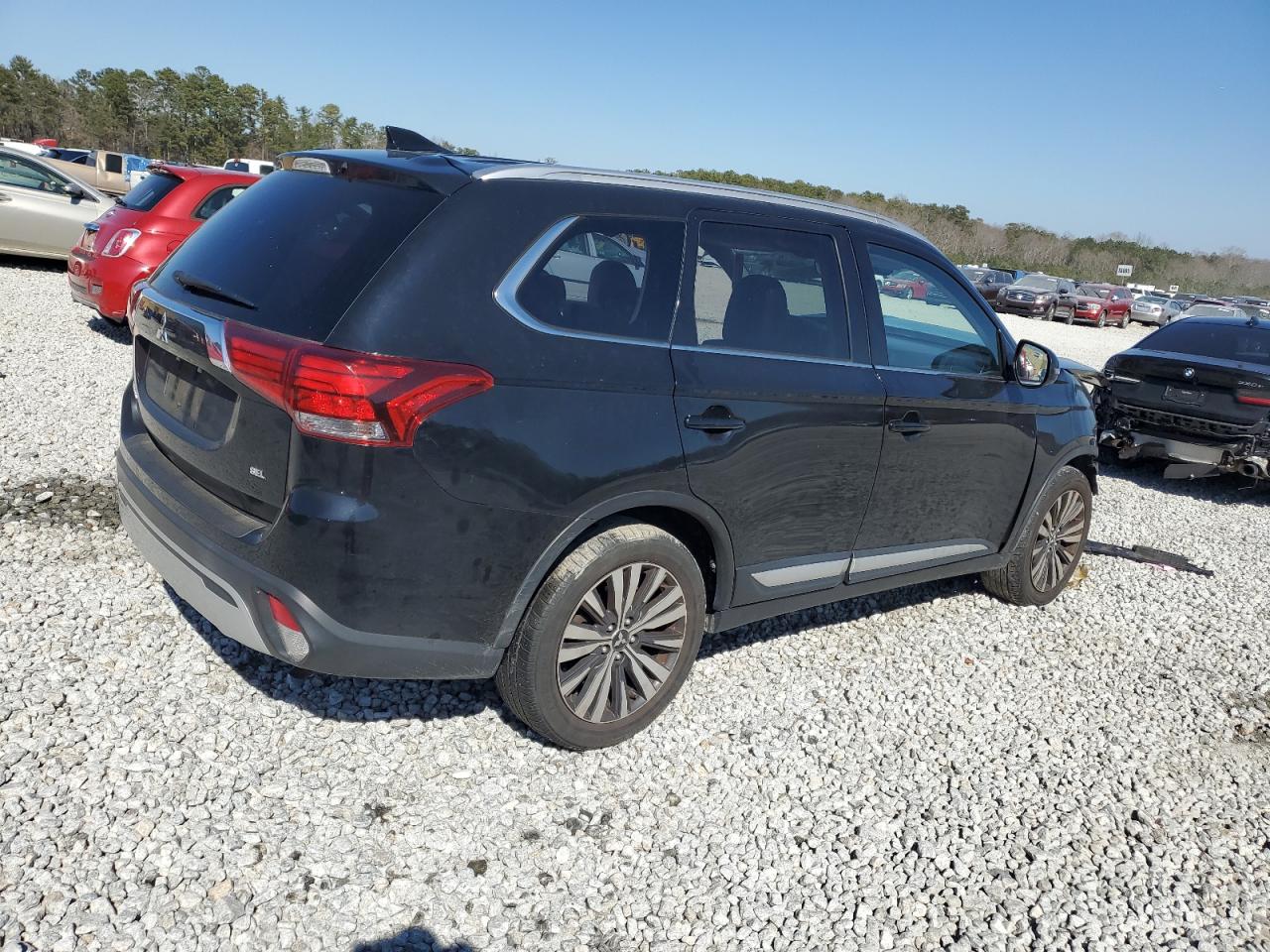 2020 Mitsubishi Outlander - Image 3