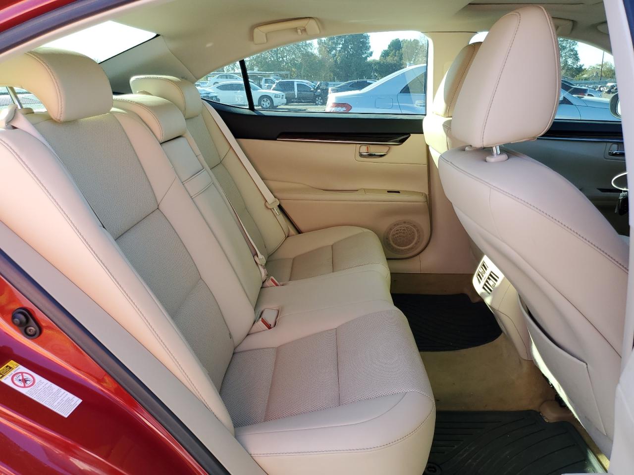 2014 Lexus ES - Image 10