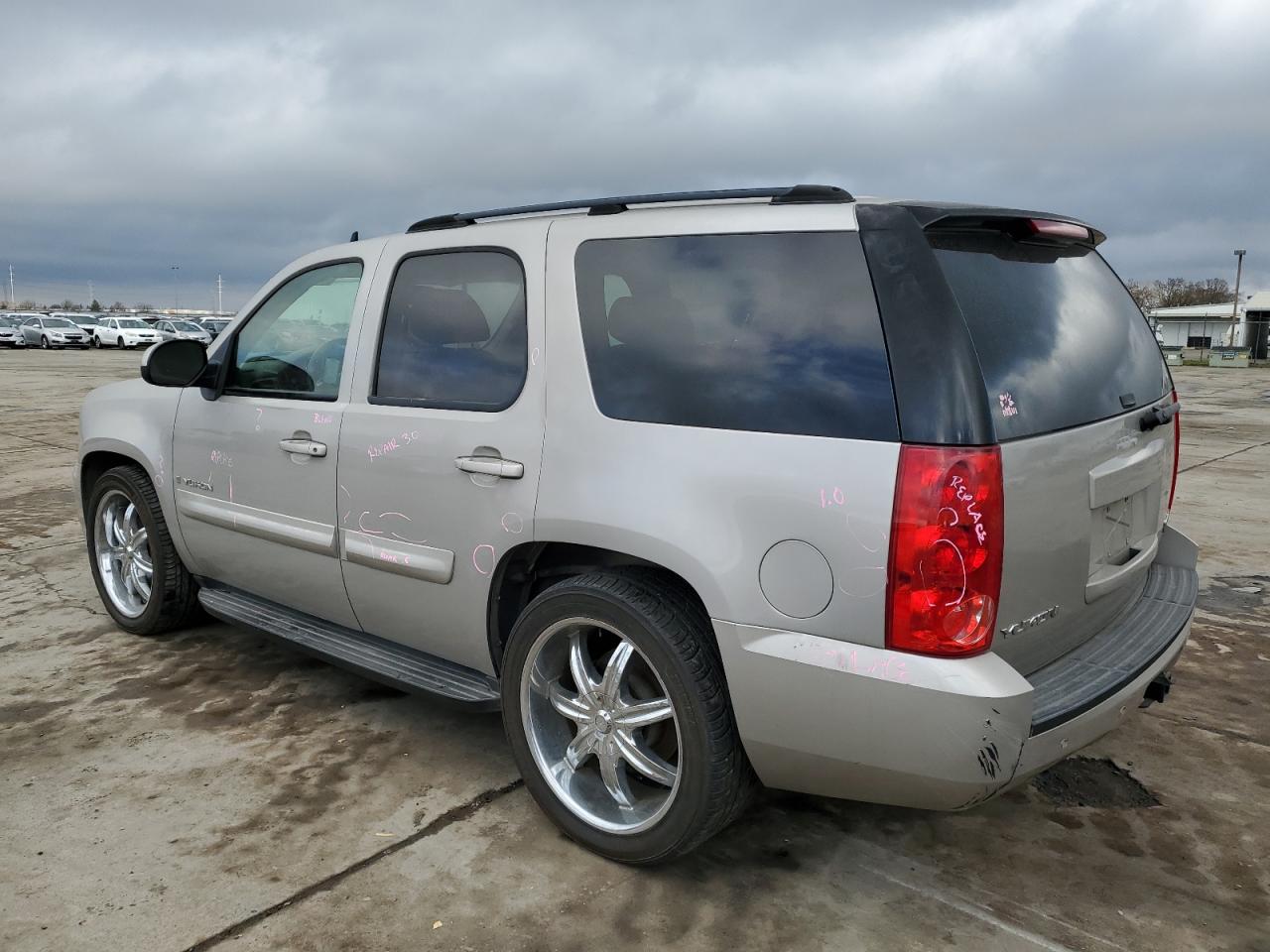 2007 GMC Yukon - Image 2