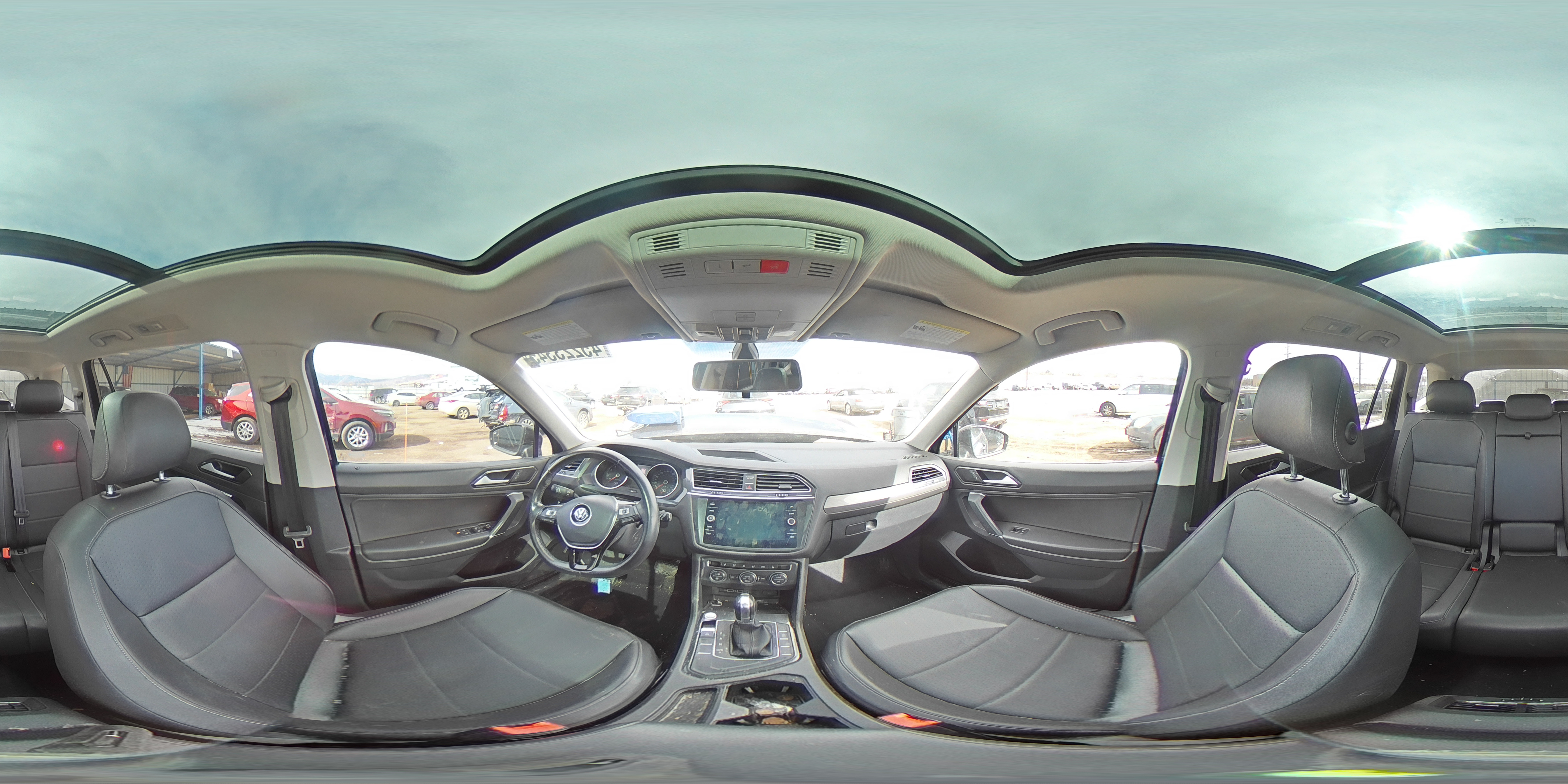2018 Volkswagen Tiguan - Image 14