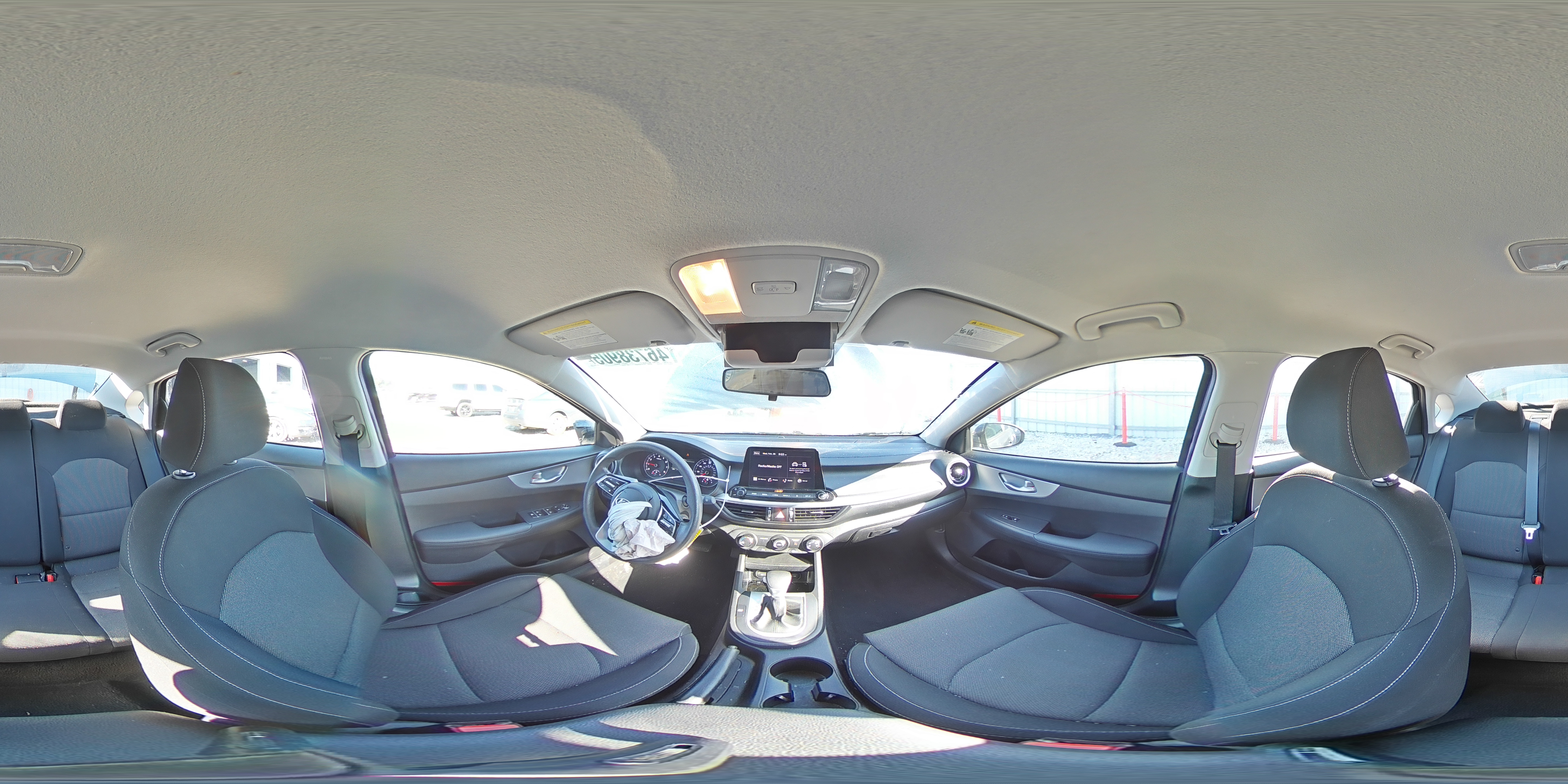 2022 Kia Forte - Image 13