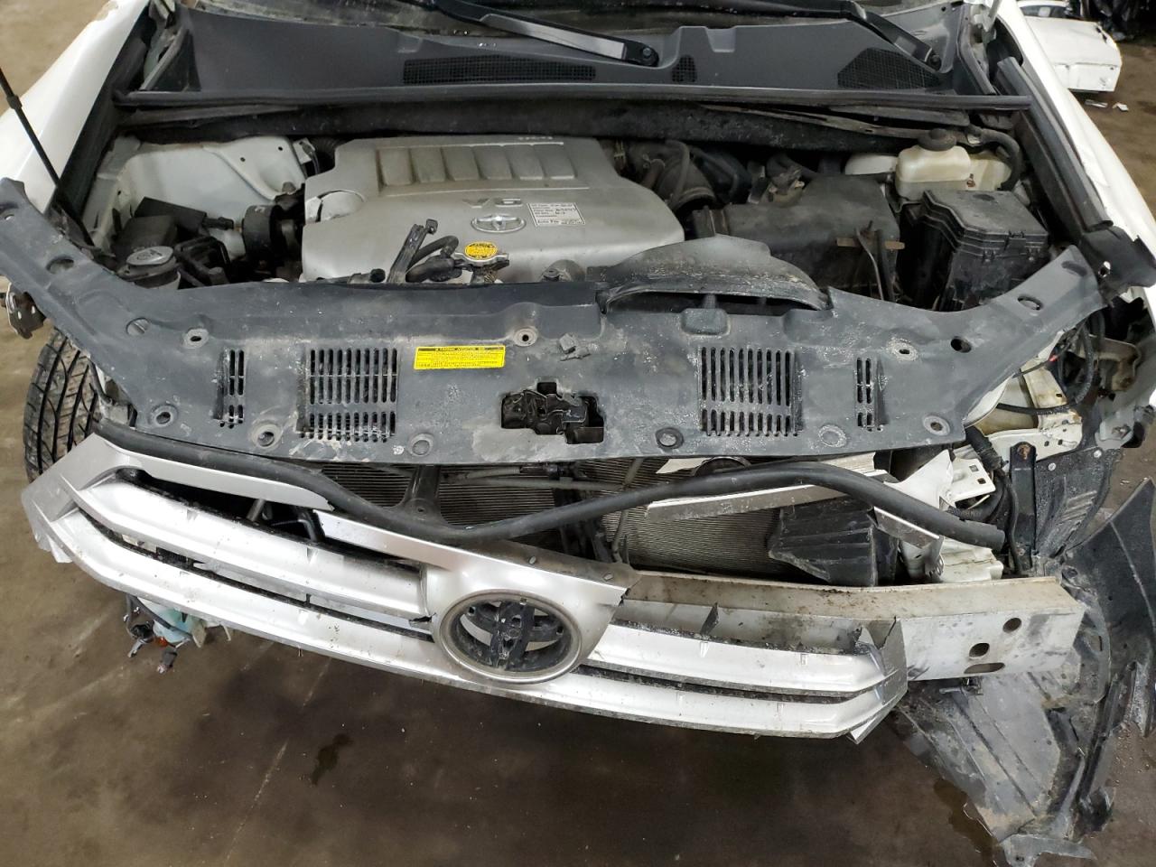 2011 Toyota Highlander - Image 12
