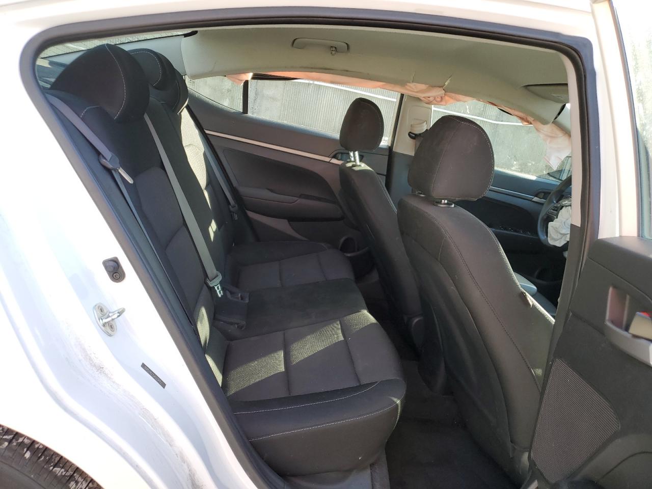 2018 Hyundai Elantra - Image 10