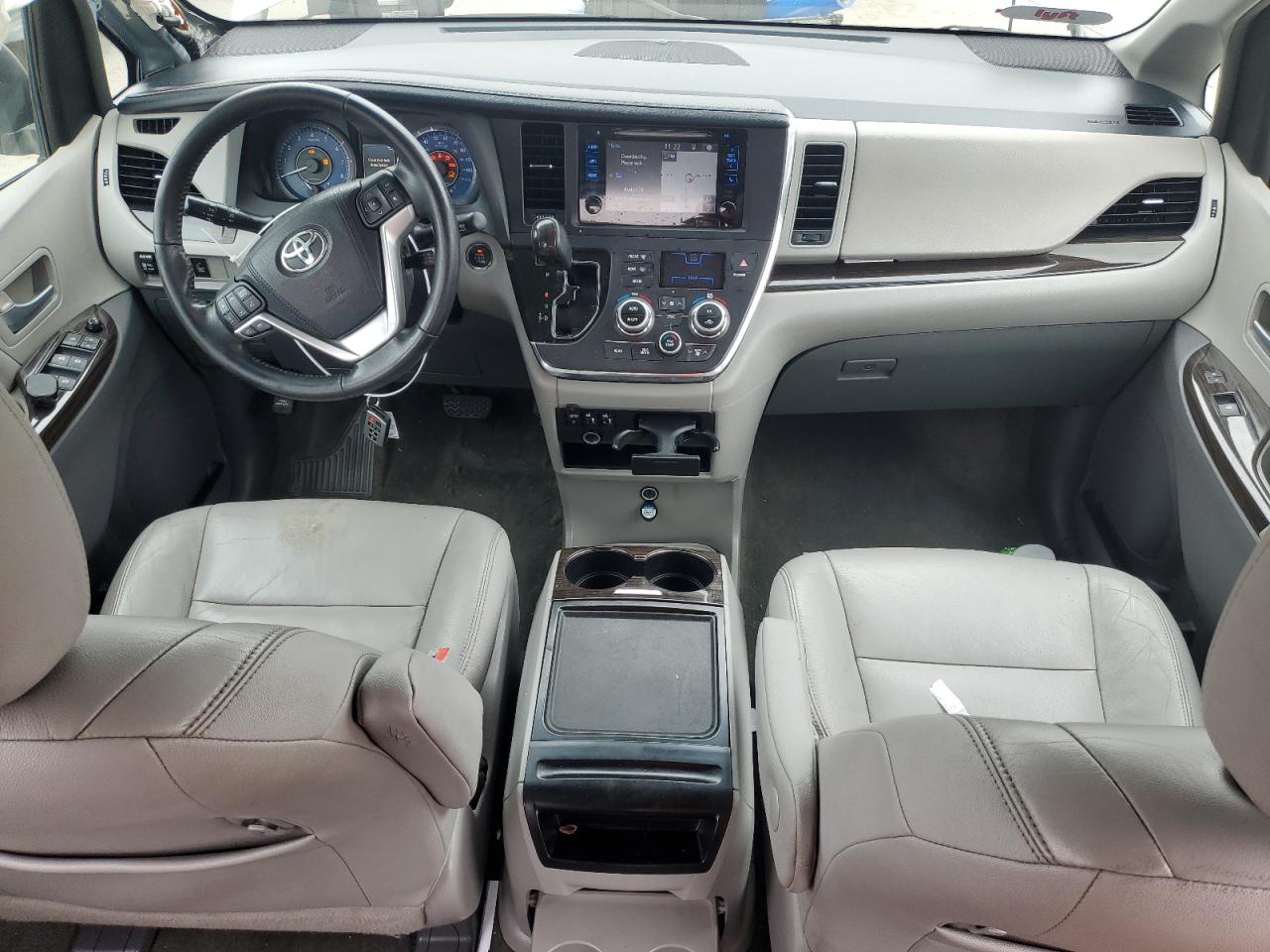2015 Toyota Sienna - Image 8