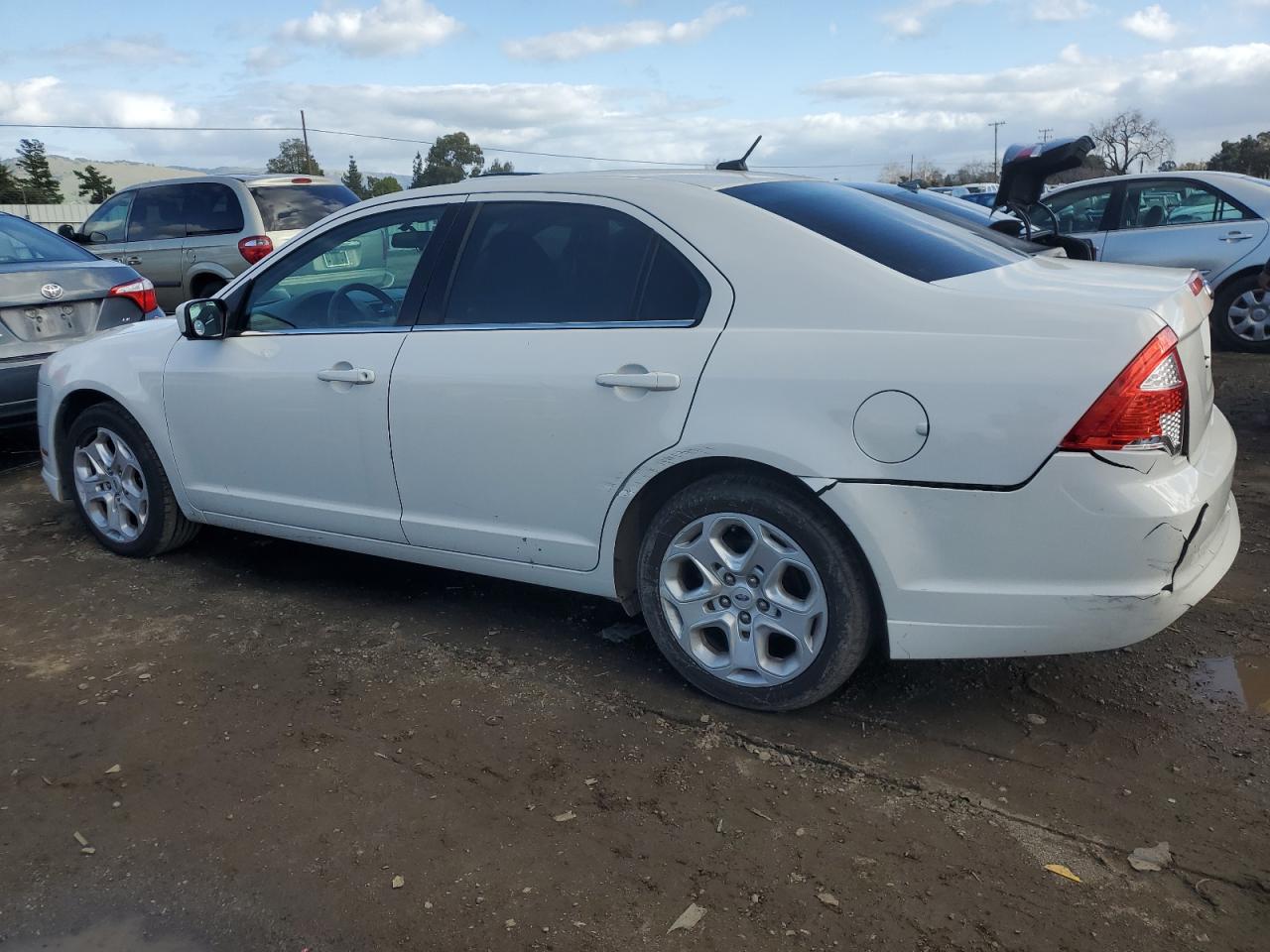 2010 Ford Fusion - Image 2
