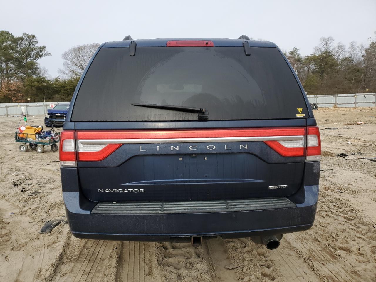 2015 Lincoln Navigator - Image 6