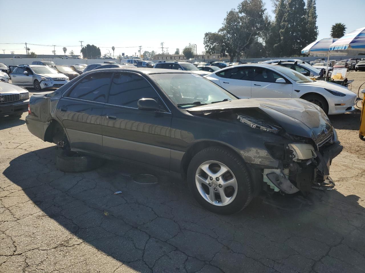 2000 Lexus ES - Image 4
