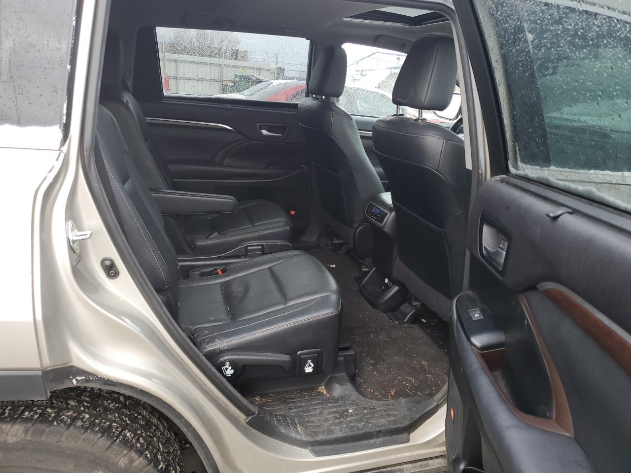 2014 Toyota Highlander - Image 11