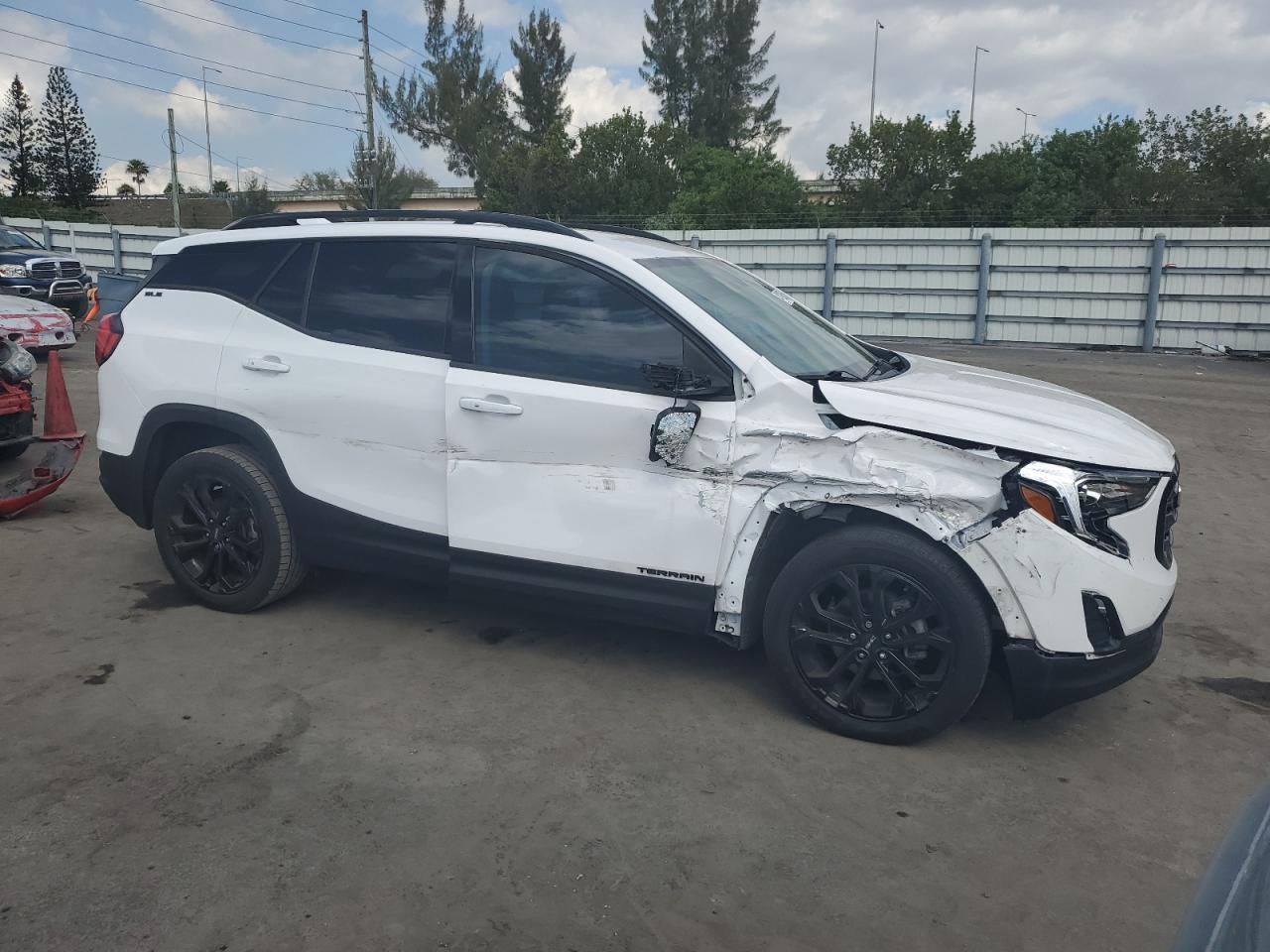 2019 GMC Terrain - Image 4