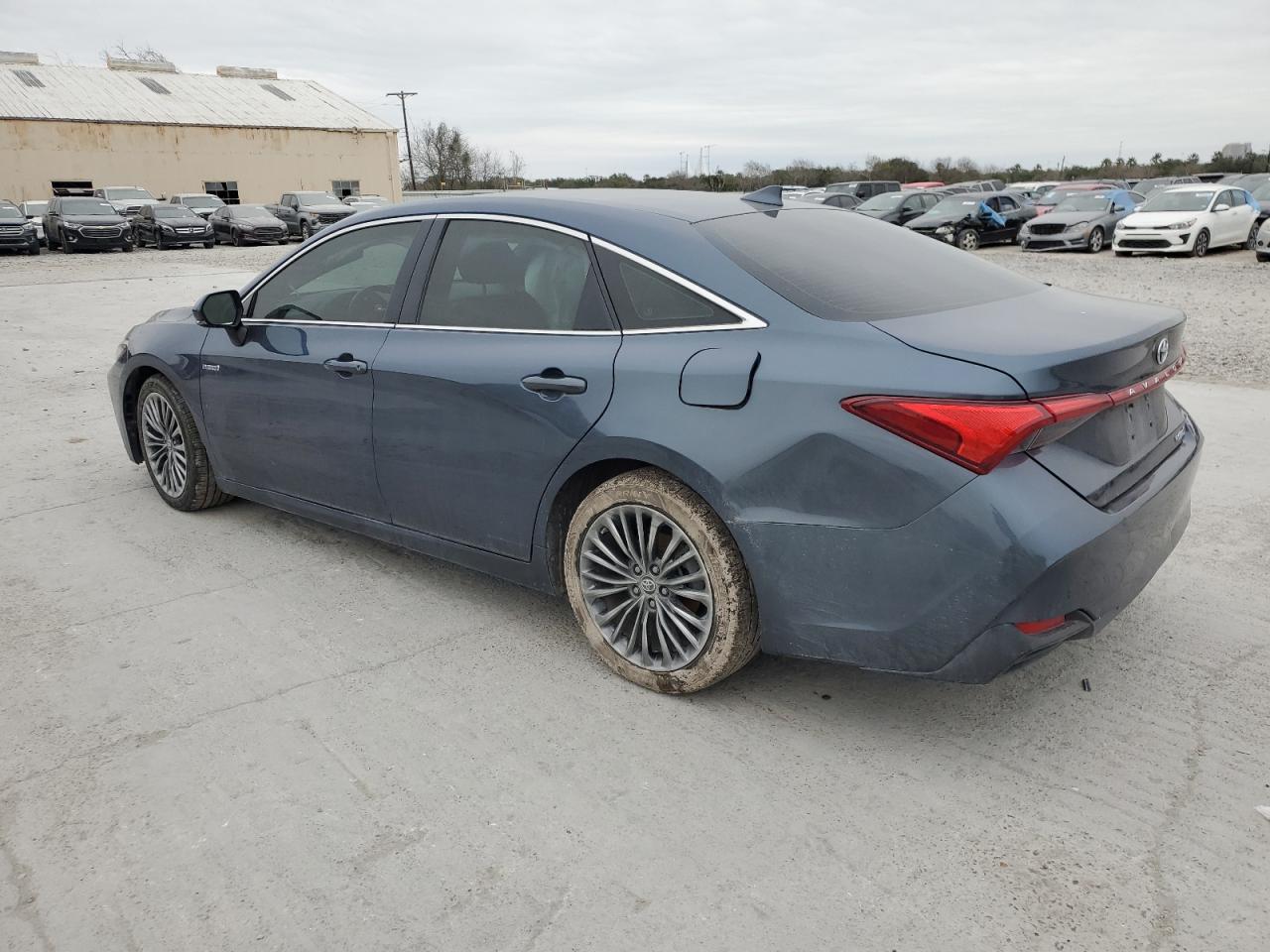 2019 Toyota Avalon - Image 2