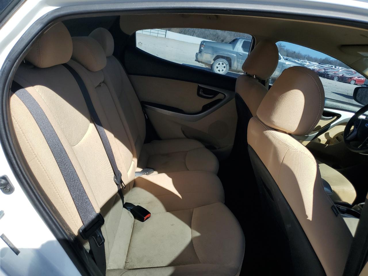 2013 Hyundai Elantra - Image 10
