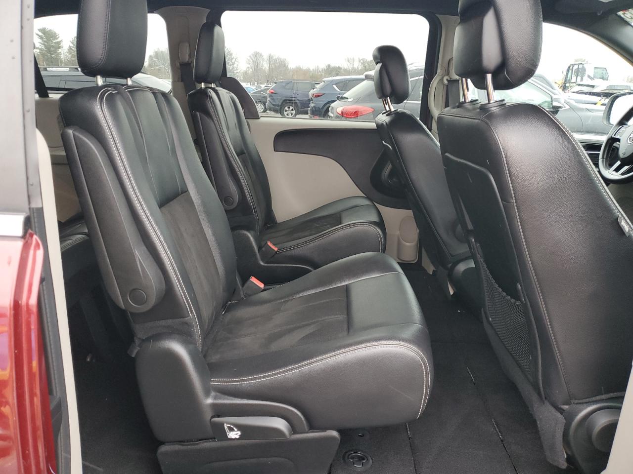 2019 Dodge Caravan - Image 11