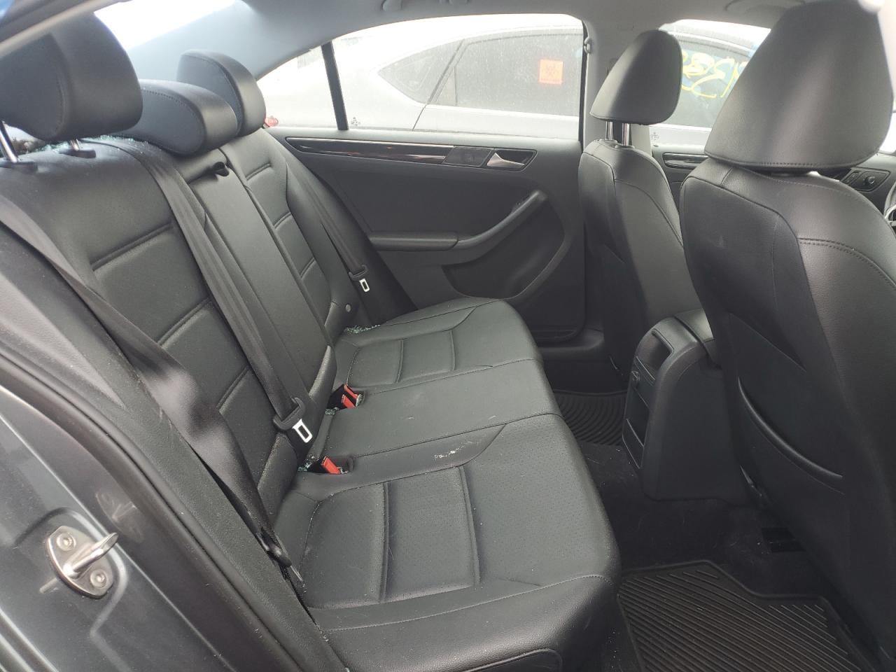 2017 Volkswagen Jetta - Image 10