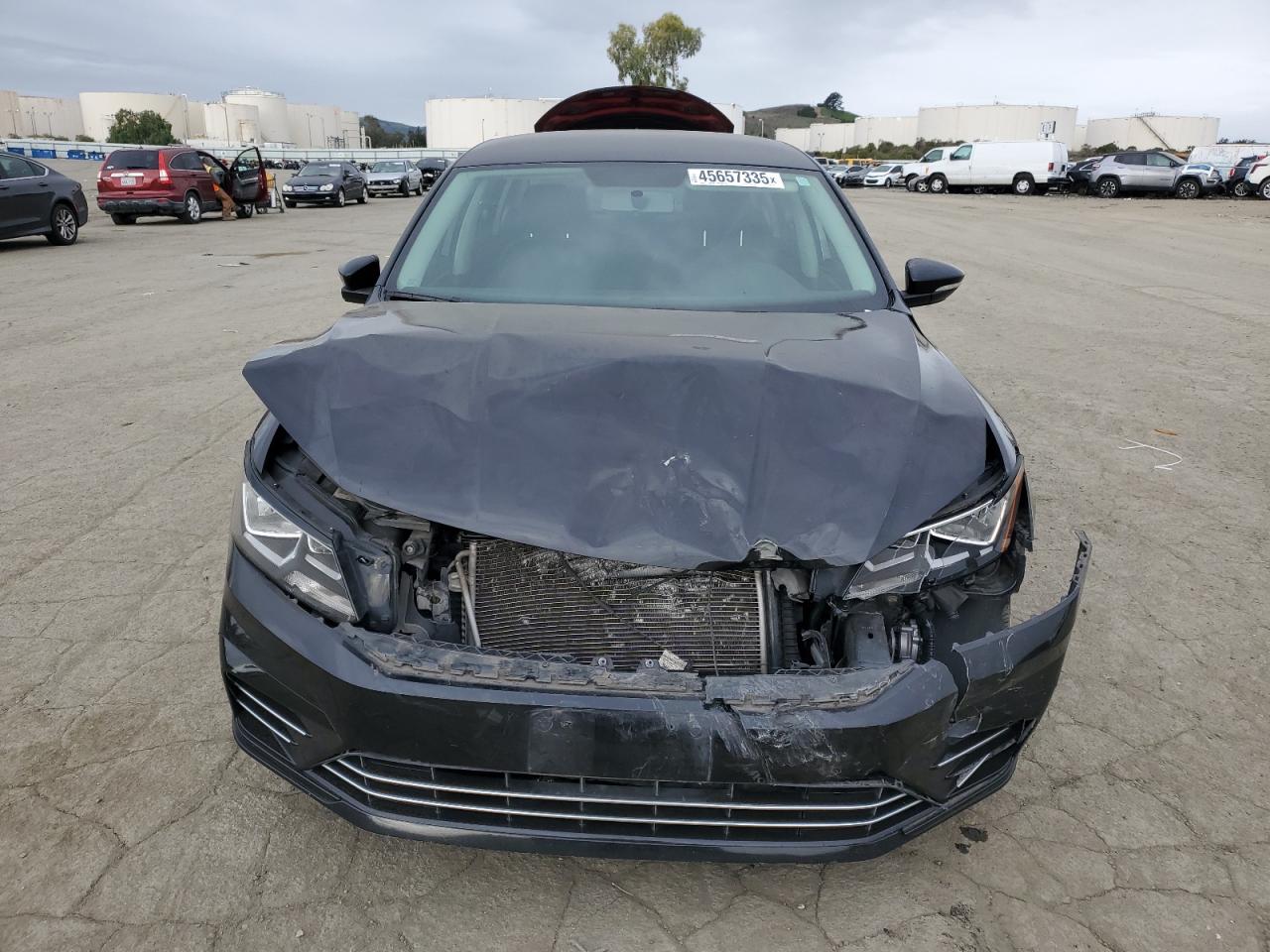 2018 Volkswagen Passat - Image 5