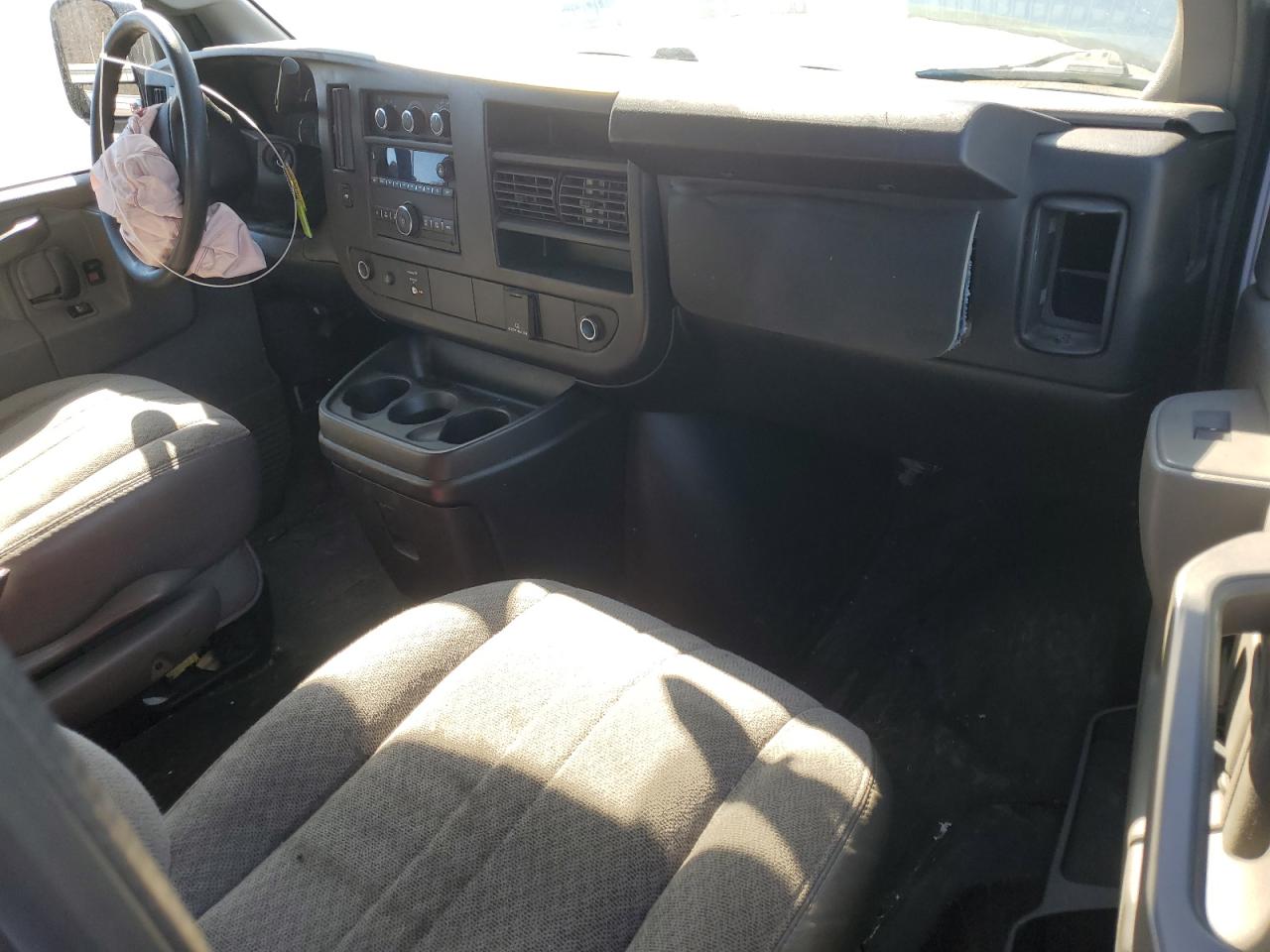 2017 GMC Savana - Image 8