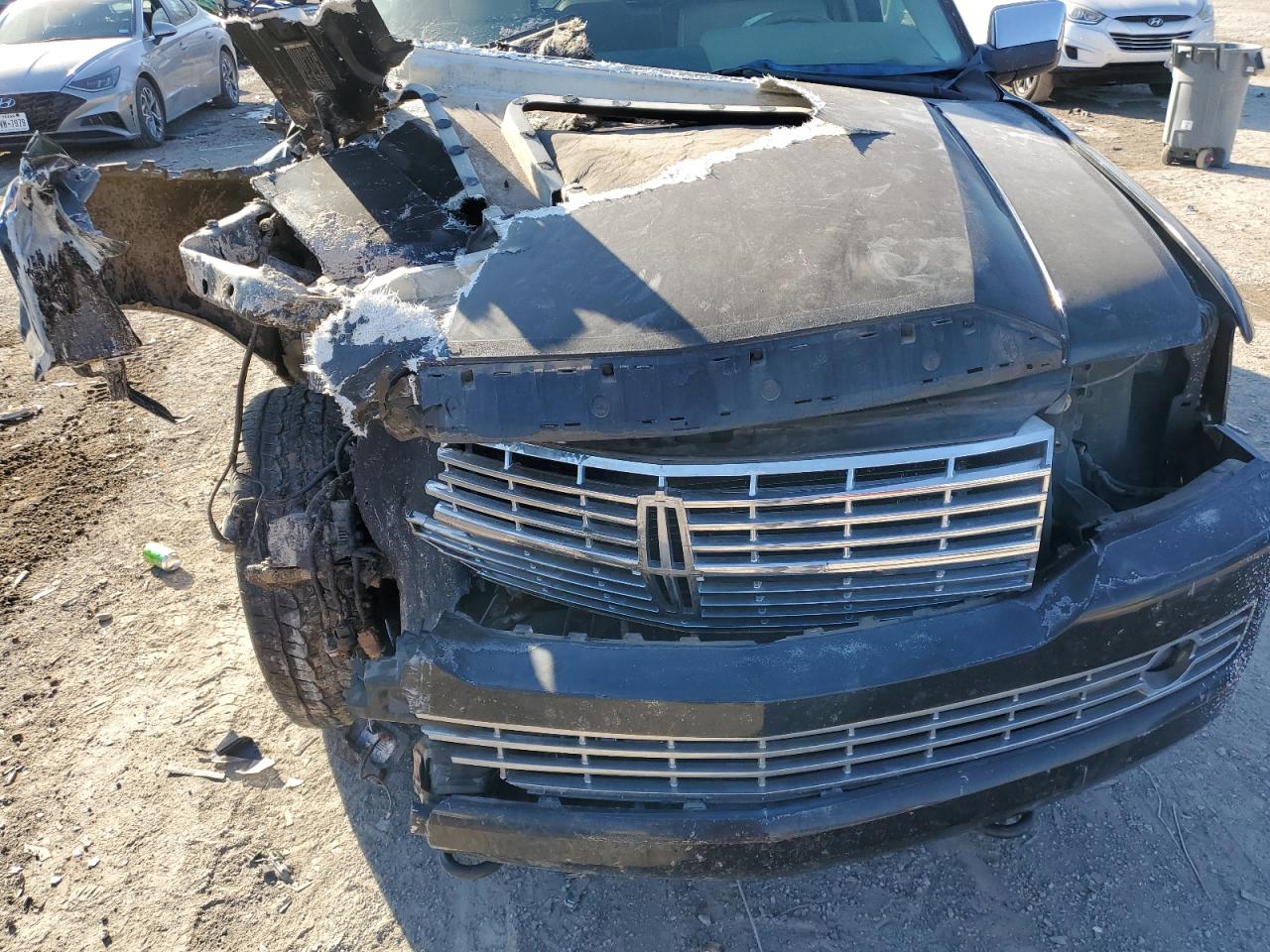 2007 Lincoln Navigator - Image 13