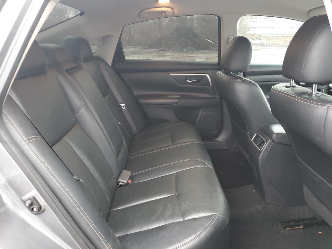 2017 Nissan Altima - Image 10