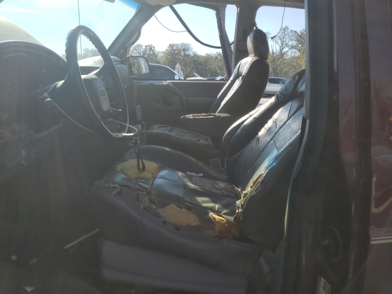 2004 Chevrolet Astro - Image 7