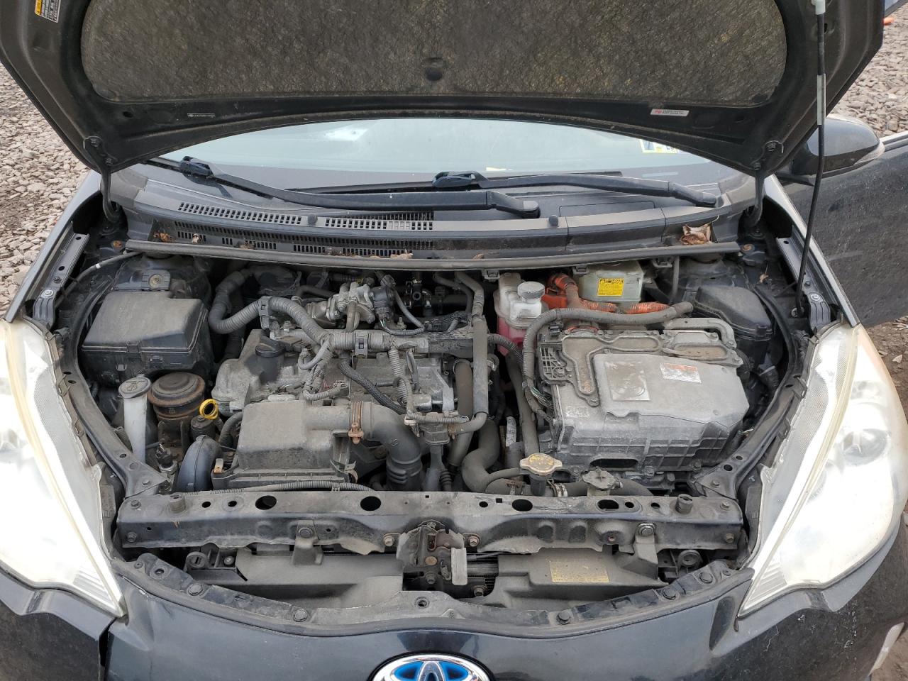 2013 Toyota Prius - Image 12