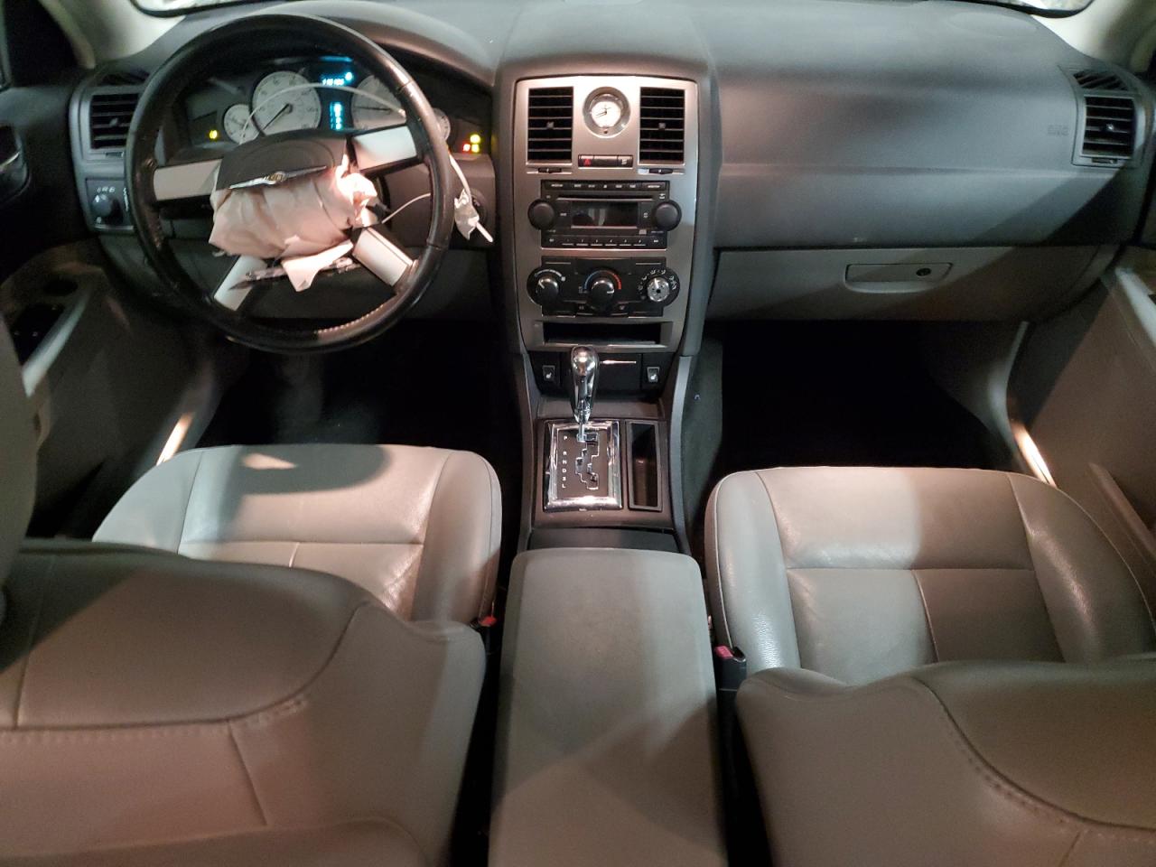 2006 Chrysler 300 - Image 8