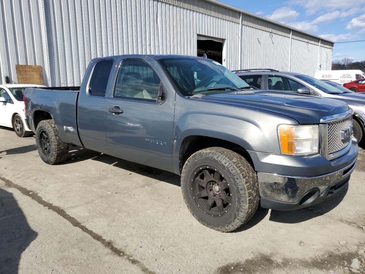 2011 GMC Sierra - Image 4