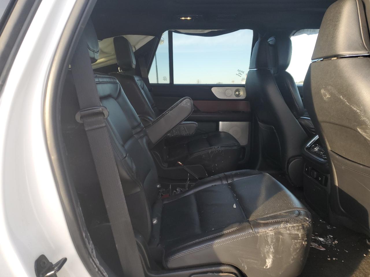2021 Lincoln Navigator - Image 11