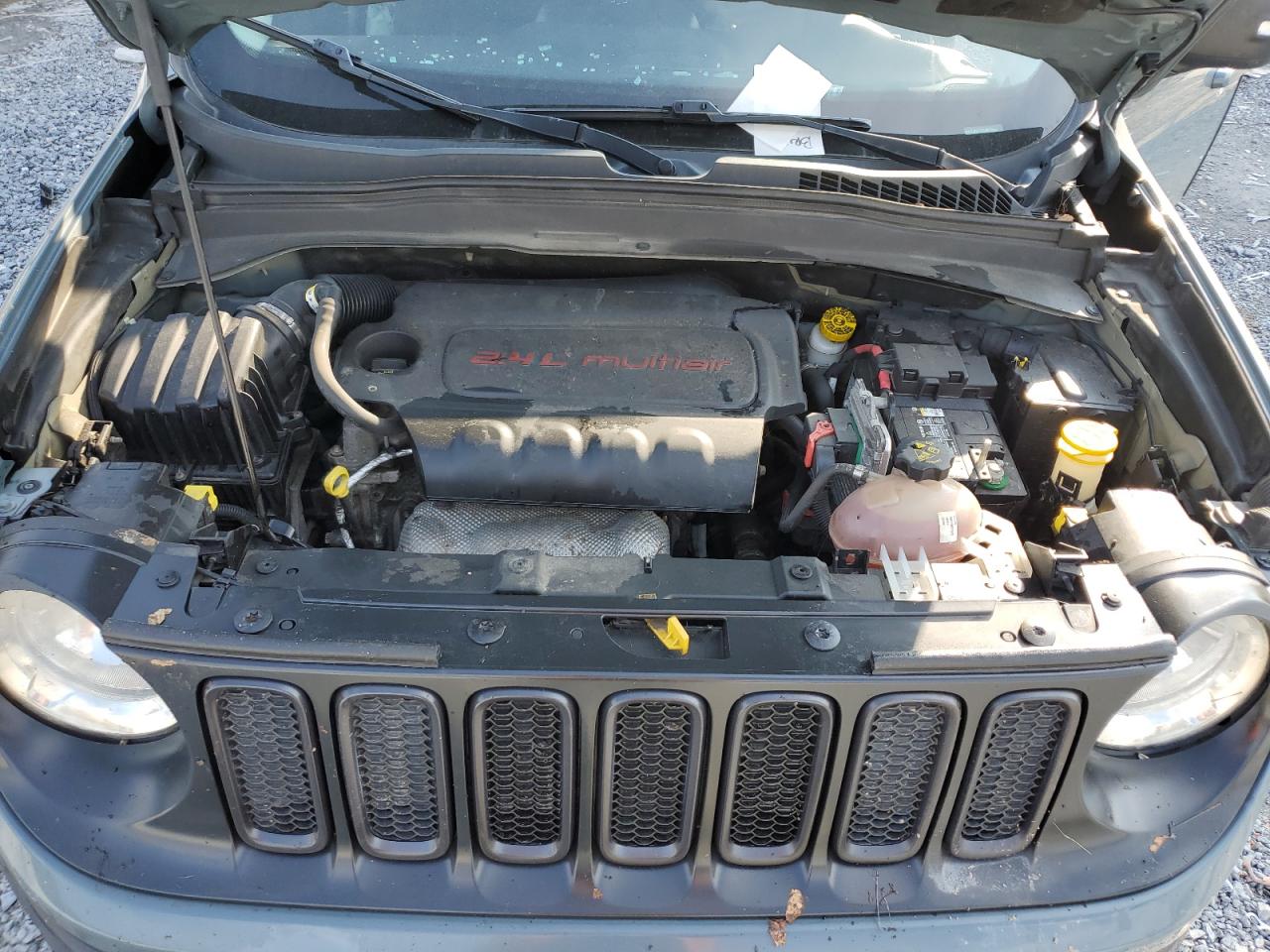 2016 Jeep Renegade - Image 13