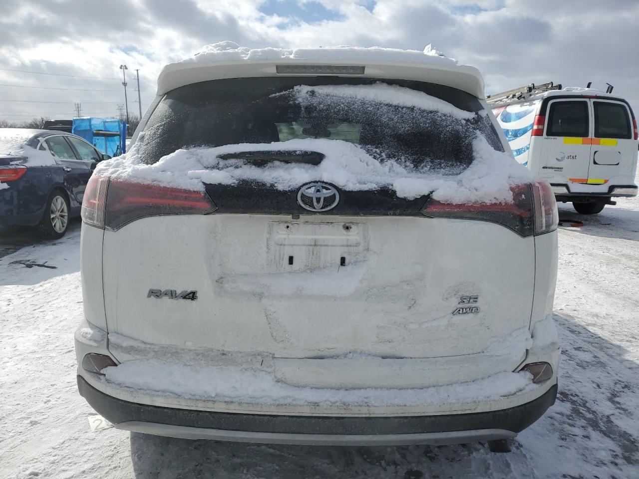 2017 Toyota RAV 4 - Image 6