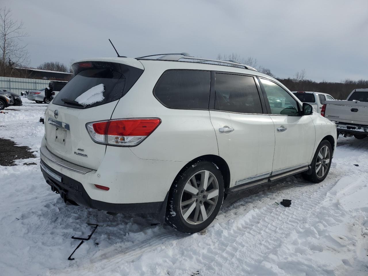 2015 Nissan Pathfinder - Image 3