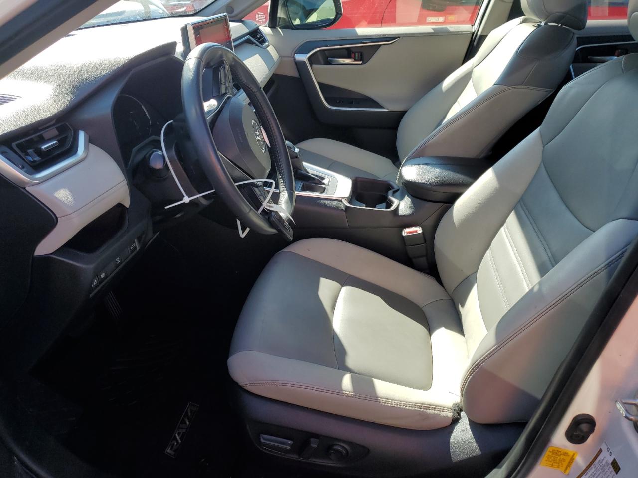 2019 Toyota RAV 4 - Image 7