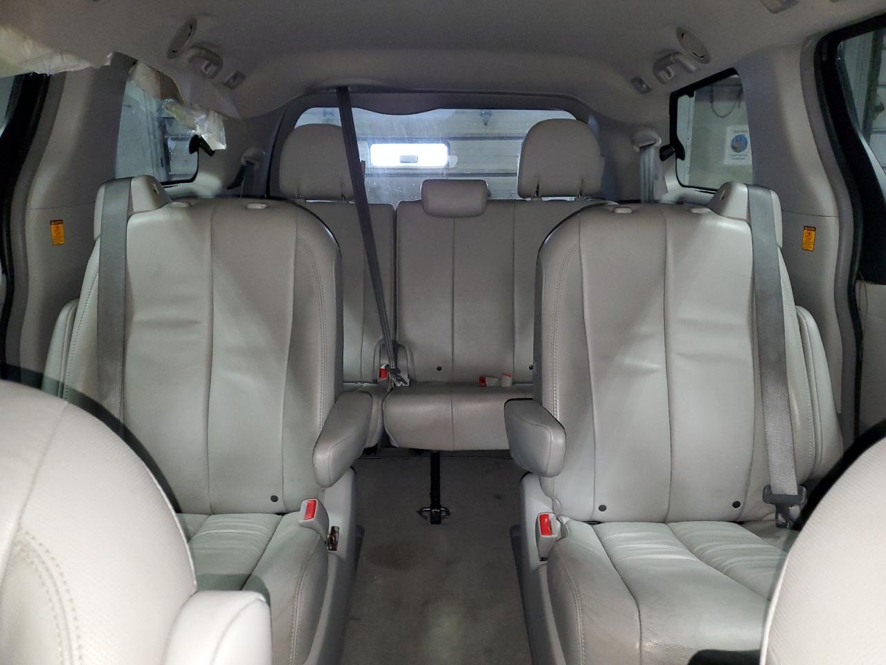 2013 Toyota Sienna - Image 10