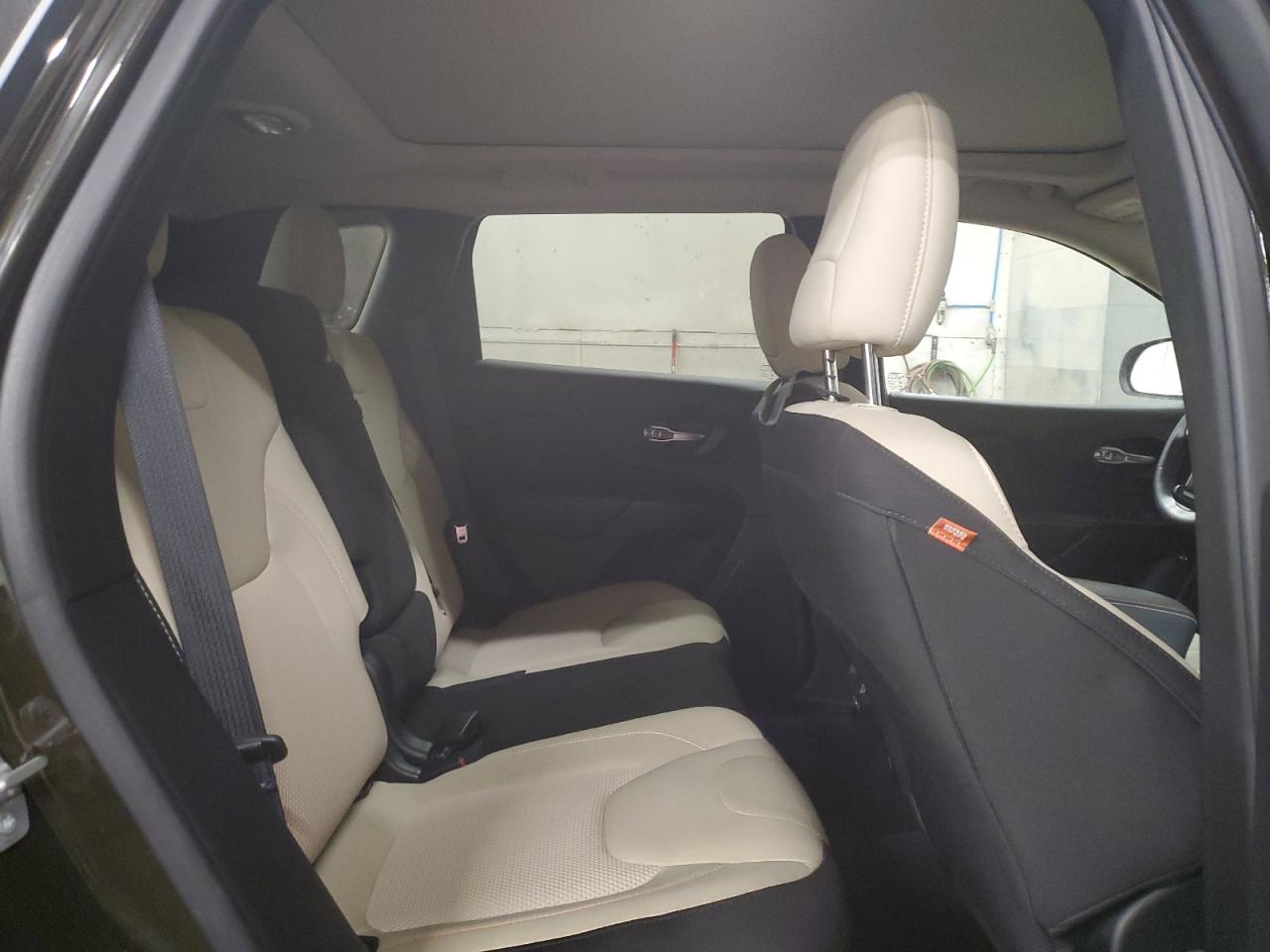 2016 Jeep Grand Cherokee - Image 11